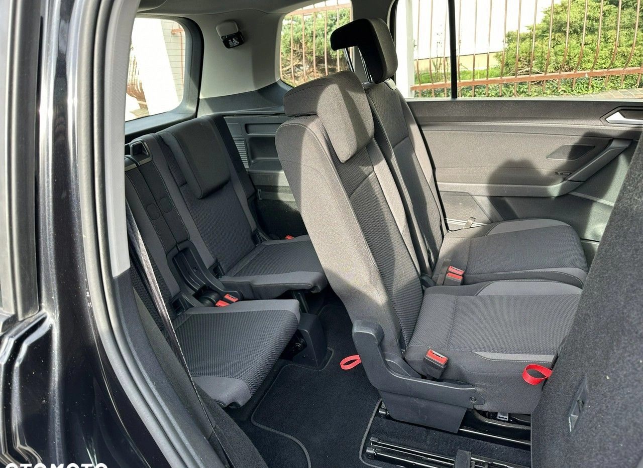 Volkswagen Touran cena 59600 przebieg: 220100, rok produkcji 2017 z Koszalin małe 232